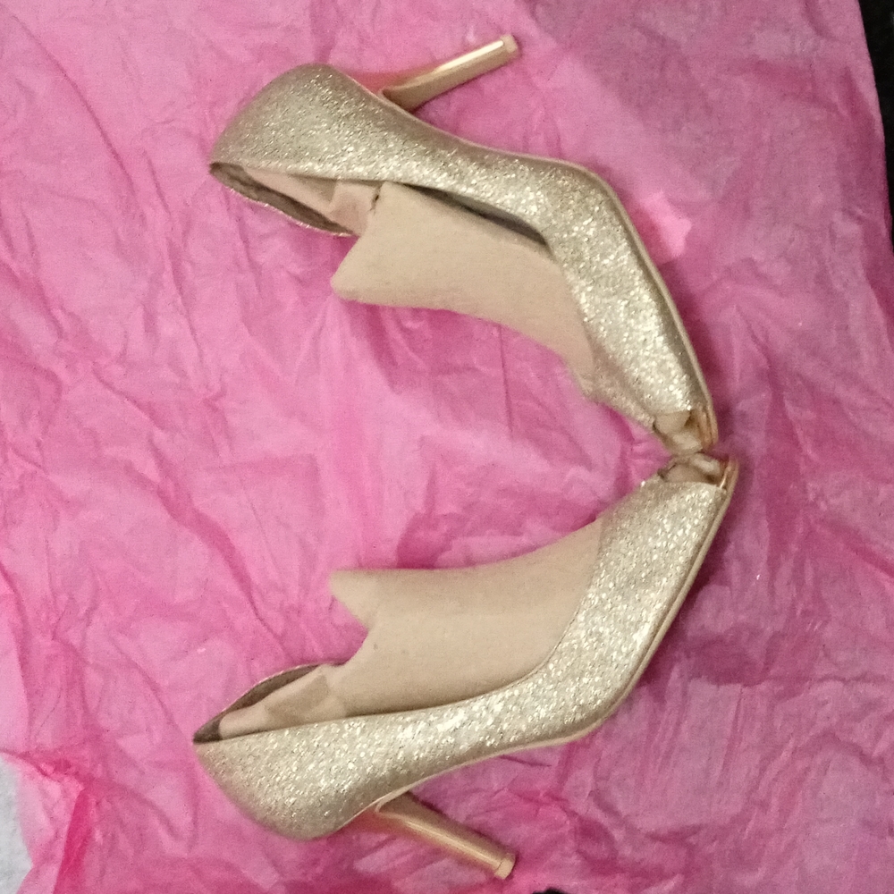 Heels - Picture 2 of 3